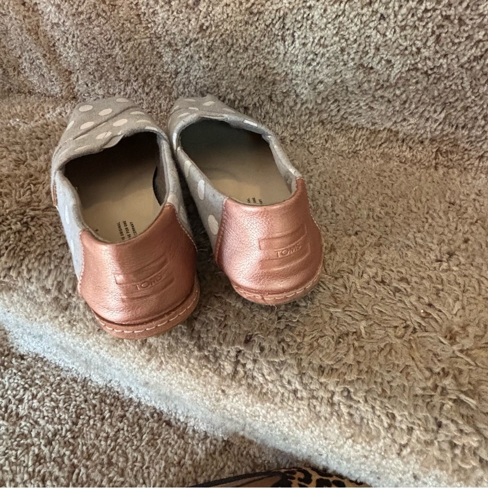 TOMS Women’s Gray and White Polka Dot Slippers